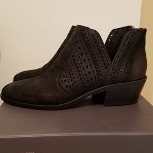 Vince Camuto PRASATA /NIB***Size 7***BLACK